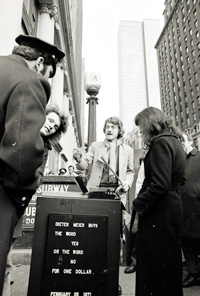 Dieter Meier, Two Words, 1971 Performance, 25.2.1971, 57th Street/8th Avenue, Manhattan, New York City / Foto: Jean Haubensak