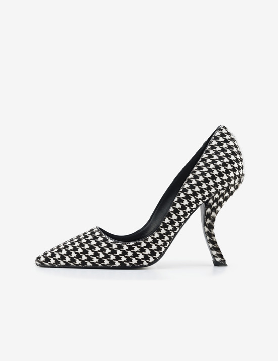 Roger Vivier. «Virgule Houndstooth», Fall 2014. Courtesy of Roger Vivier, Paris. Foto: Jay Zukerkorn