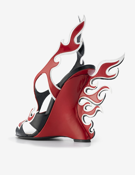 Prada. Wedge Sandal in Rosso, Bianco, and Nero Leather, Spring/Summer 2012. Courtesy of Prada USA Corp. Foto: Jay Zukerkorn